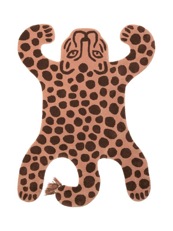 Safari Teppich in Leopardenform von Ferm Living, getufteter Teppich mit braunen Flecken.